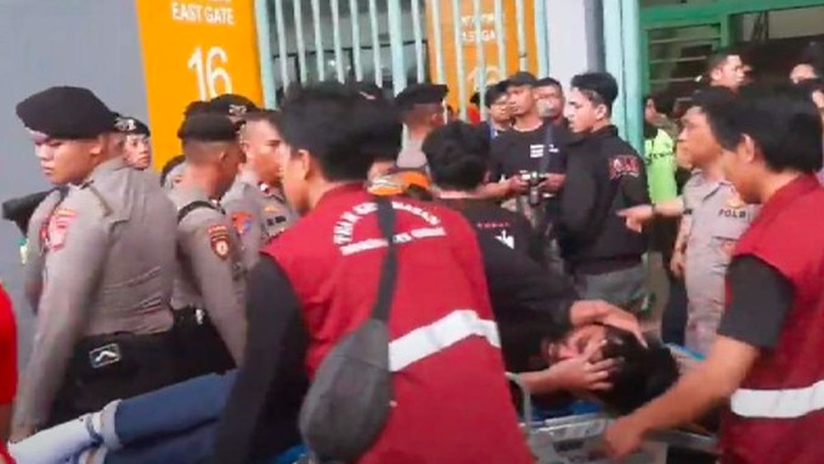Belasan Suporter Terluka Imbas Kericuhan di Laga Persija vs Persib