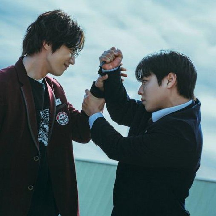 Yeon Si Eun dan musuh barunya di drakor Weak Hero Class 2/Foto: mydramalist.com