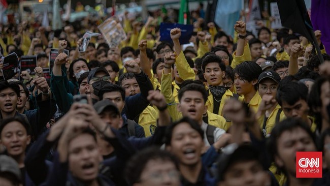 BEM SI Gelar Demo 'Indonesia (C)Emas', Polisi Terjunkan 1.489 Aparat Badan Eksekutif Mahasiswa Seluruh Indonesia (BEM SI) menggelar demonstrasi bertajuk 'Aksi Indonesia (C)emas 2025' di Patung Kuda, Jakarta Pusat, hari ini.