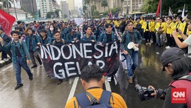Massa Aksi Mahasiswa Indonesia Gelap Mulai Bubar dari Patung Kuda