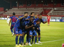Arema FC Siap Curi Poin dari Persebaya di Derby Tanpa Penonton