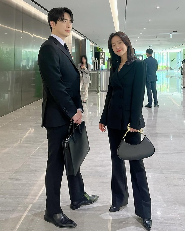 Berakhir rating memuaskan sebesar 12%, Beauties pasti akan rindu berat dengan pasangan CEO dan sekretaris yang saling mendukung di masing-masing karir barunya. Sementara itu, Love Scout dapat disaksikan ulang di Netflix./ Foto: instagram.com/roma.emo
