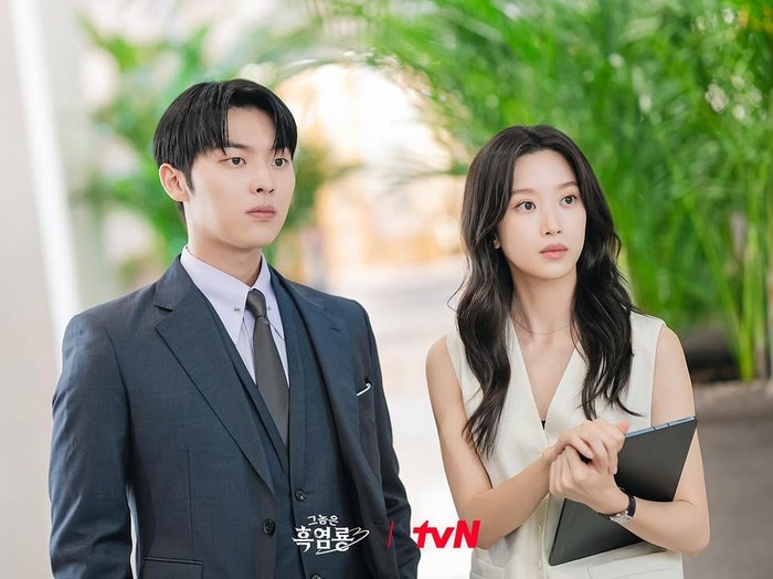 Choi Hyun Wook dan Moon Ga Young di My Dearest Nemesis