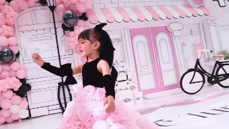 Claire Putri Shandy Aulia