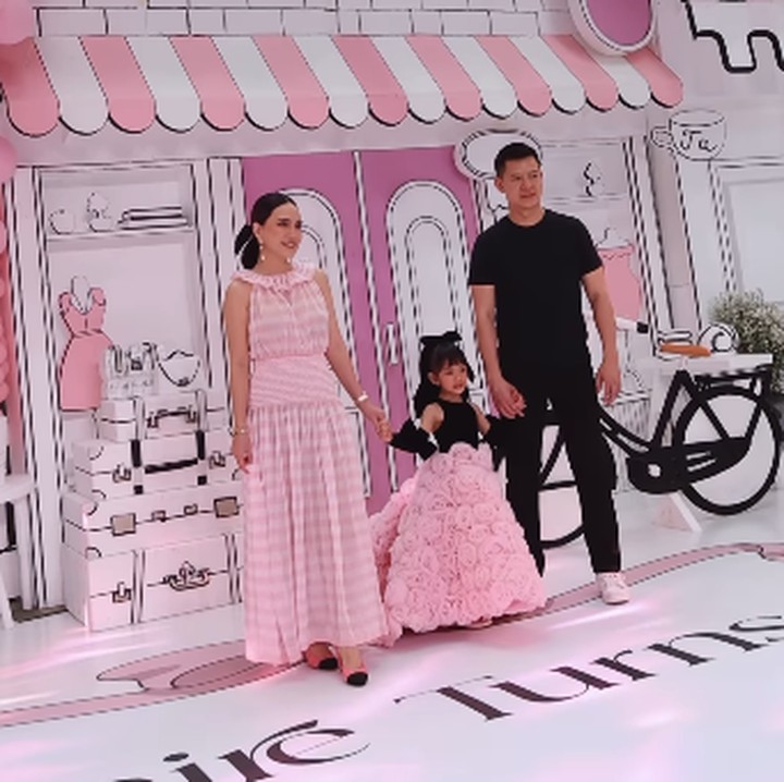 <p>"<em>Bonjour</em>! Terima kasih atas cinta dan tawa yang kamu bawa ke pesta ulang tahun Claire yang ke-5," tulis Shandy seraya menyisipkan emotikon hati. (Foto: Instagram: @shandyaulia)</p>