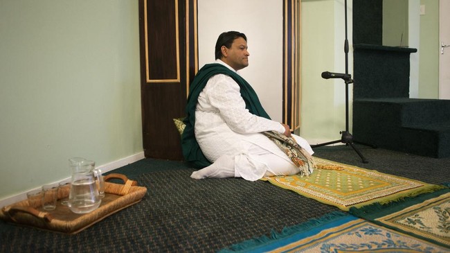 Imam masjid yang secara terbuka mengaku gay, Muhsin Hendricks, tewas ditembak di Afrika Selatan, Sabtu (15/2) lalu.