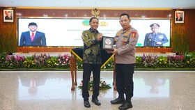 Kurang SDM, Menhut Minta Bantuan Polisi Turun ke Hutan Atasi Kebakaran