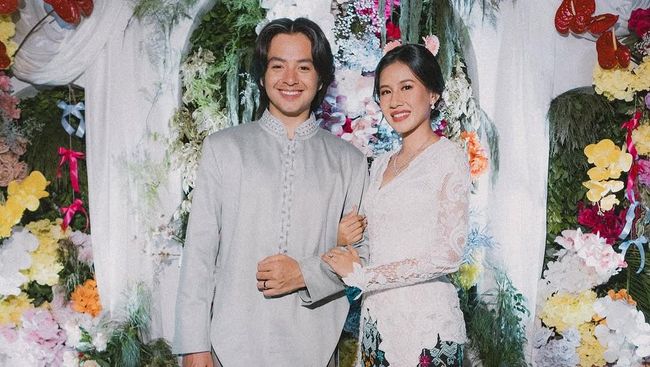 Bagi Potret Bahagia Bersama Angga Yunanda, Intip Sederet Kebaya yang Dipakai Shenina Cinnamon