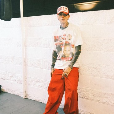 Lirik Lagu Rehab - Machine Gun Kelly