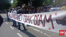 Mahasiswa Bali Geruduk DPRD, Tolak Pemotongan Anggaran Pendidikan