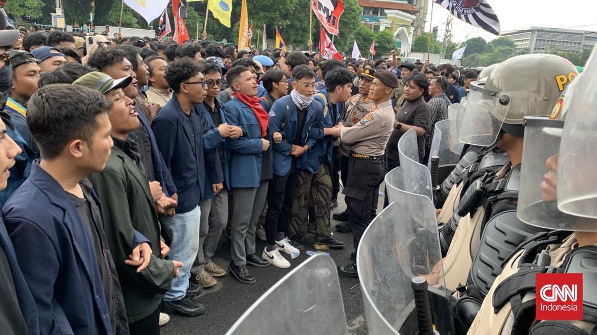 Kesaksian Mahasiswa 'Indonesia Gelap' Korban Kekerasan Aparat Surabaya