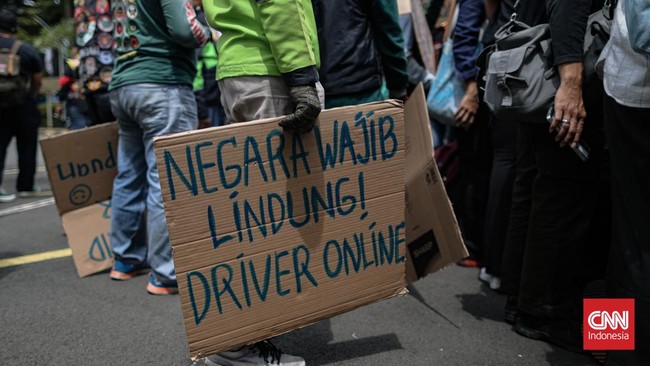Ojol Janji Tak Demo Lagi Jika Biaya Potongan Turun Jadi 10 Persen Asosiasi ojol meminta DPR menekan Kemenhub untuk membuat aturan untuk menurunkan besaran potongan biaya oleh aplikator, yang kini 20 persen lebih.
