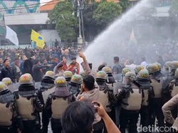 Polisi Tegaskan Tak Ada Mahasiswa yang Diamankan Saat Demo di DPRD Jatim