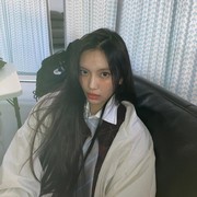 Pancarkan Visual Bak Artis Korea Era 90-an, Ini 5 Potret Menawan Hyein NJZ