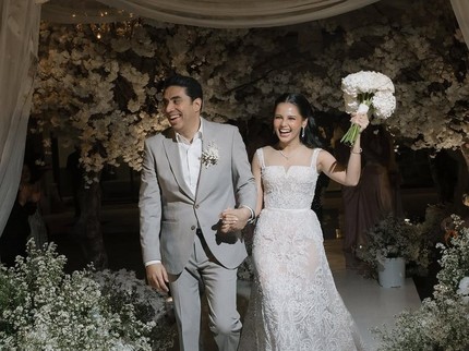 5 Potret Bridal Shower hingga Pernikahan Yunita Siregar & Wicky V Olindo, Hadirkan Standee Jin BTS
