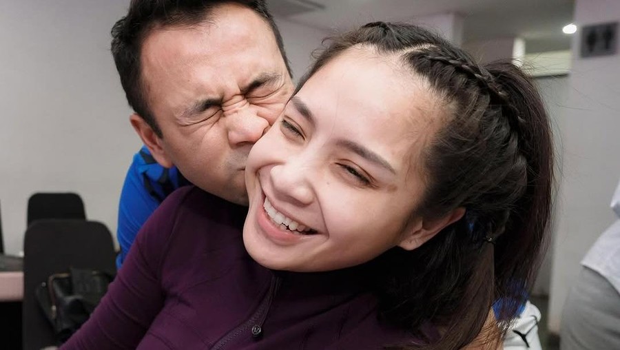 Raffi Ahmad dan Nagita Slavina Raffi Ahmad dan Nagita Slavina ulang tahun bareng pada 17 Februari