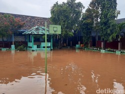 2 SLB di Margorejo Pati Kebanjiran, Siswa Difabel Dievakuasi