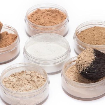 Sering Dianggap Sama, Simak Perbedaan Loose Powder dan Setting Powder!