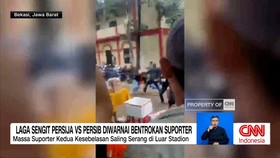 VIDEO: Laga Sengit Persija vs Persib Diwarnai Bentrokan Suporter