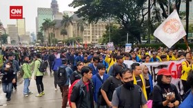 VIDEO: Gerak Mahasiswa Aksi 'Indonesia Gelap' di Patung Kuda