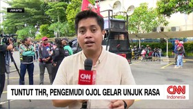 VIDEO: Tuntut THR, Pengemudi Ojol Gelar Unjuk Rasa