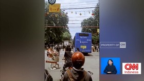 VIDEO: Transjakarta Mogok di Atas Rel, Penumpang Panik