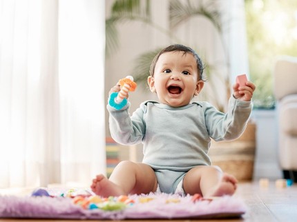10 Cara Melatih Konsentrasi Bayi Tanpa Paksaan, Penting untuk Perkembangan Anak