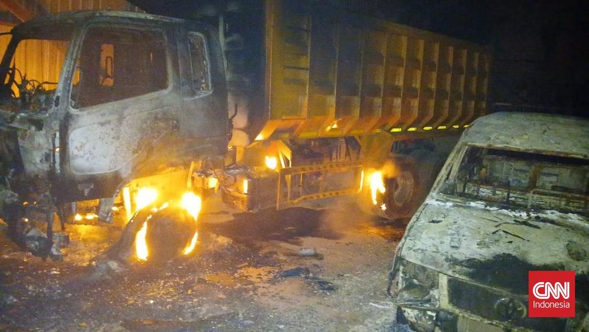 Marah Segel Adat Dirusak, Warga Bakar Perusahaan Tambang di Maluku