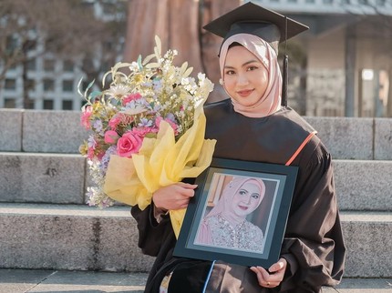 5 Potret Haru Wisuda Xaviera Putri di KAIST Korsel, Dedikasikan Gelar S1 untuk Mendiang Ibunda