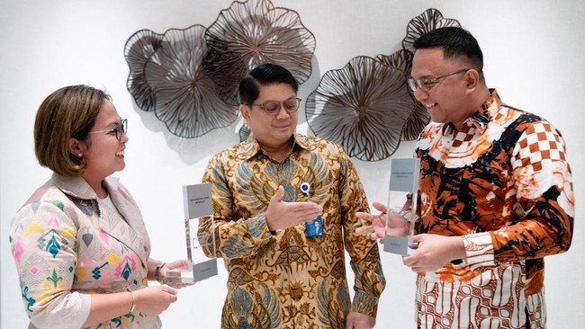 Raihan tersebut tak terlepas dari beragam inovasi layanan Bank Mandiri seperti platform Kopra by Mandiri yang menyediakan kemudahan pengelolaan keuangan.