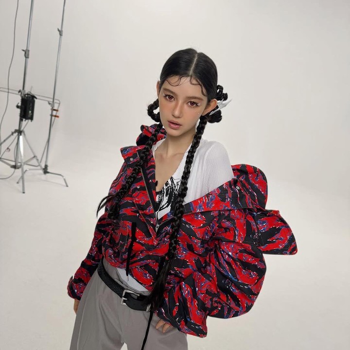 <p>Bunda penggemar K-Pop pastinya sudah tidak asing lagi dengan idol K-Pop perempuan yang satu ini. Danielle NJZ (dahulu NewJeans) sering kali menarik perhatian publik lewat parasnya yang cantik. (Foto: Instagram@njz_official)</p>