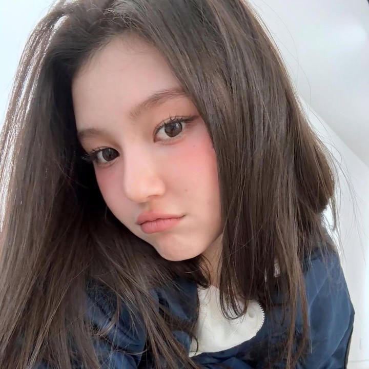<p>Ayahnya adalah orang Australia, sedangkan sang Bunda orang Korea. Tak mengherankan lagi jika Danielle memiliki paras blasteran yang mampu memikat hati banyak orang. (Foto: Instagram@njz_official)</p>