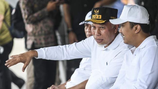 Usai Dana Dipotong, Sumbar Usul Pusat Ambil Alih Gaji ASN dan PPPK Gubernur Sumbar mengatakan karena fiskal yang ketat saat dana transfer daerah dipotong, pihaknya mengusulkan pusat ambil alih bayar gaji ASN, termasuk PPPK.