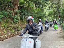 Patroli Budaya, Kapolres Mojokerto Pantau Wisata Sejarah Naik Vespa