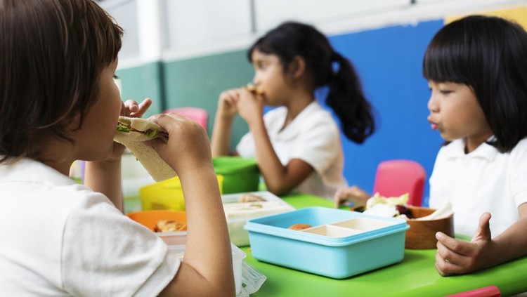 Makan di Sekolah