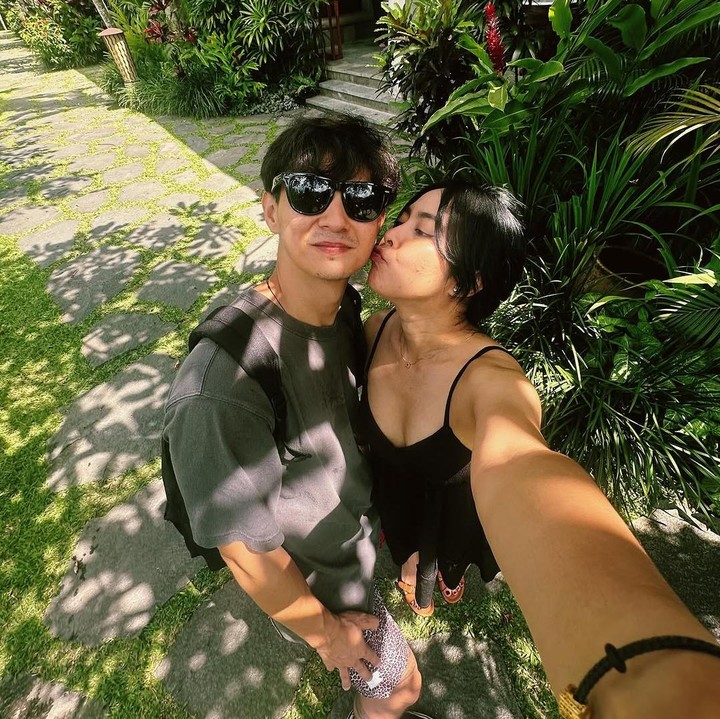 <p>Pada <em>postingan</em> itu, Marcell terlihat mengumpulkan beberapa momen bersama sang istri. Ia pun menuliskan <em>caption</em> yang menyentuh. "Dia tidak tahu betapa aku MENCINTAINYA. Selamat Ulang Tahun Pernikahan ke-5. Bismillah sampai jadi kakek dan nenek," ujar Marcell, dikutip dari laman Instagram @marcelldarwin<em>,</em> Selasa (18/2/2025). (Foto: Instagram@marcelldarwin)</p>