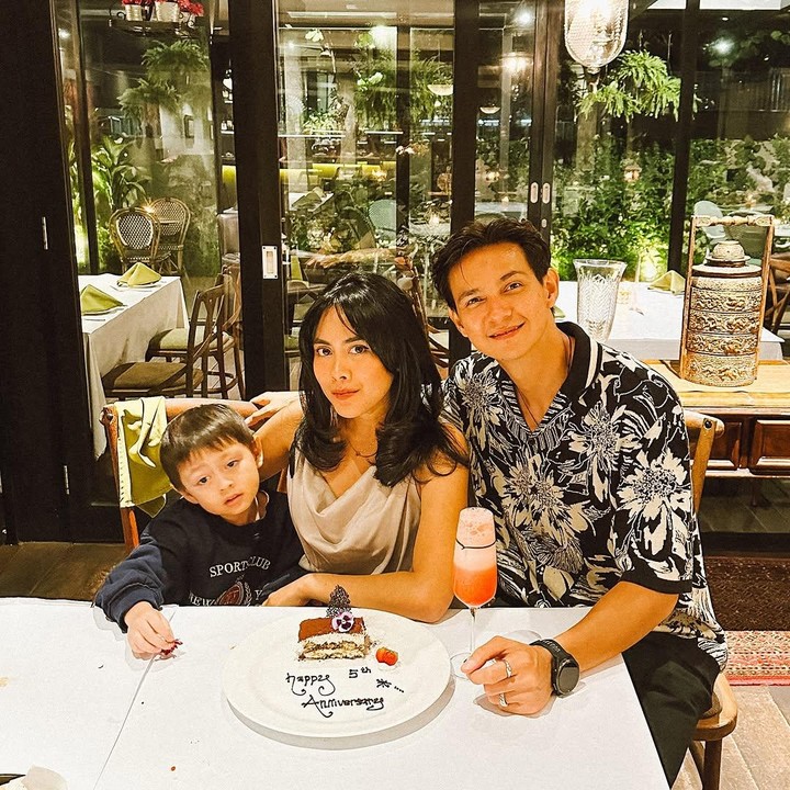 <p>Kini, rumah tangga keduanya diwarnai dengan kehadiran anak laki-laki bernama Benjamin Qeenan Darwin yang telah menginjak usia 5 tahun. (Foto: Instagram@marcelldarwin)</p>