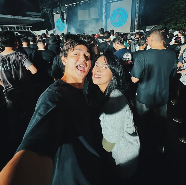<p>Lima tahun mengarungi bahtera rumah tangga tanpa diterpa gosip miring, Fasty mengaku sempat menolak lamarannya Marcell. "Tiga bulan cuma pas di Sydney dia tiba-tiba ngelamar. Lamarannya gue tolak saat itu, tapi cincinnya gue ambil sebagai kado ulang tahu, tapi lamarannya tunggu dulu," ungkapnya, dikutip dari kanal<em> YouTube TRANS7 OFFICIAL</em>. (Foto: Instagram@marcelldarwin)</p>