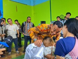 Saat Bumil-Lansia di Ciparay Bandung Mendapat Makanan Bergizi Gratis