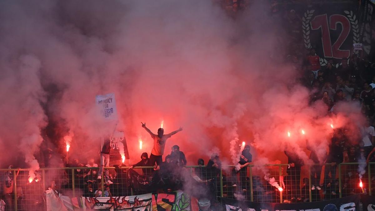 Persija Minta Maaf ke Persib, Sesalkan Kisruh Suporter