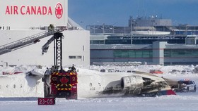 Kronologi Pesawat Delta Airlines Terbalik di Bandara Toronto Kanada