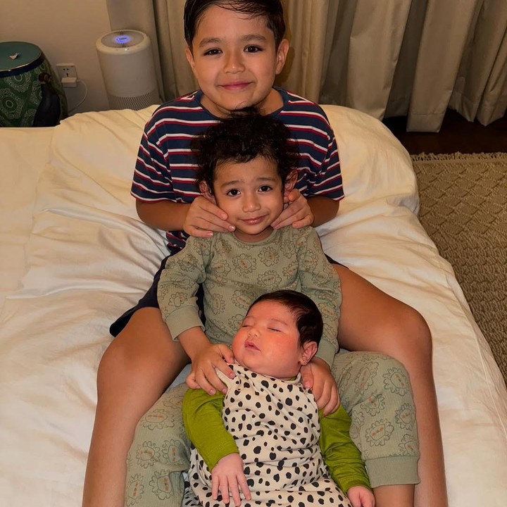 <p>Setelah sang Bunda menikah dengan Vincent Verhaag, El mendapatkan dua orang adik yang menggemaskan. Mereka adalah Don Azaiah Jan Verhaag dan Hagia Alyara Verhaag. (Foto: Instagram: @inijedar)</p>