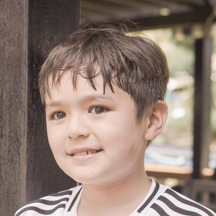 <p>"Ya ampun El pintar banget sih. Keren, keren, kerja bagus, Nak," tutur seorang netizen dengan menyisipkan emotikon tepuk tangan. "El cari duit bukan buat dirinya ataupun <em>daddy</em> dan <em>mommy</em>-nya, tapi buat adik-adiknya. Bangga banget Kakak El," kata netizen lainnya. (Foto: Instagram: @alexanderbarackel)</p>