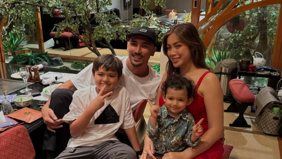 Potret El Barack dan Hagia Anak Jessica Iskandar