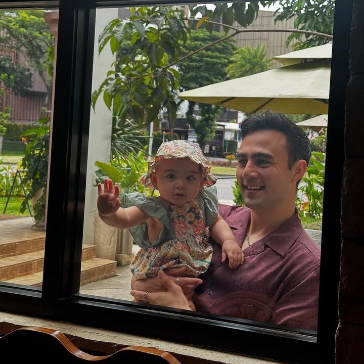<p>"Selamat Hari Valentine dari Laura, Indra, dan Victoria, <em>guys</em>," tutur Laura pada laman Instagram-nya seraya menyisipkan emotikon hati. (Foto: Instagram: @laura_theux)</p>