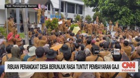 VIDEO: Ribuan Perangkat Desa Berunjuk Rasa Tuntut Pembayaran Gaji