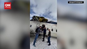 VIDEO: Momen Penumpang Delta Airlines Keluar Pesawat Pasca Kecelakaan