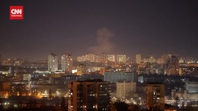 VIDEO: Penampakan Asap Membubung Imbas Serangan Drone Rusia di Kyiv