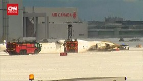 VIDEO: Pesawat Delta Air Lines Terbalik Saat Mendarat, 18 Orang Luka