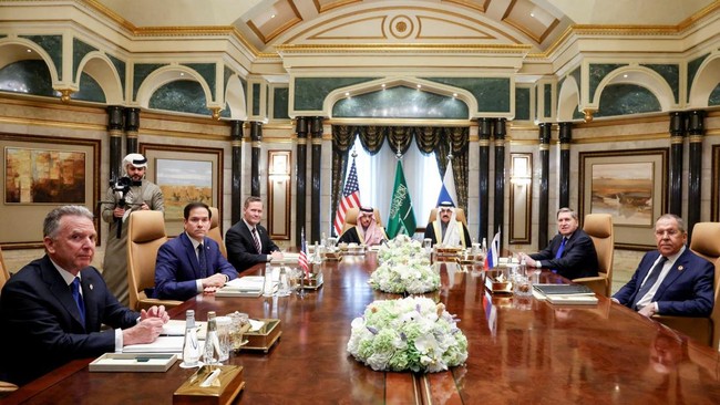 Pertemuan delegasi AS dan Rusia bahas gencatan senjata Ukraina hingga perbaikan hubungan Moskow-Washington digelar di Saudi.